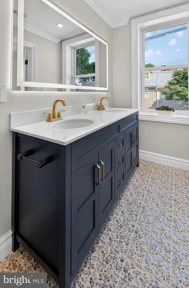 11 1/2 College Ave, Annapolis, MD 21401