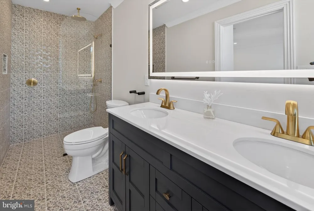 11 1/2 College Ave, Annapolis, MD 21401
