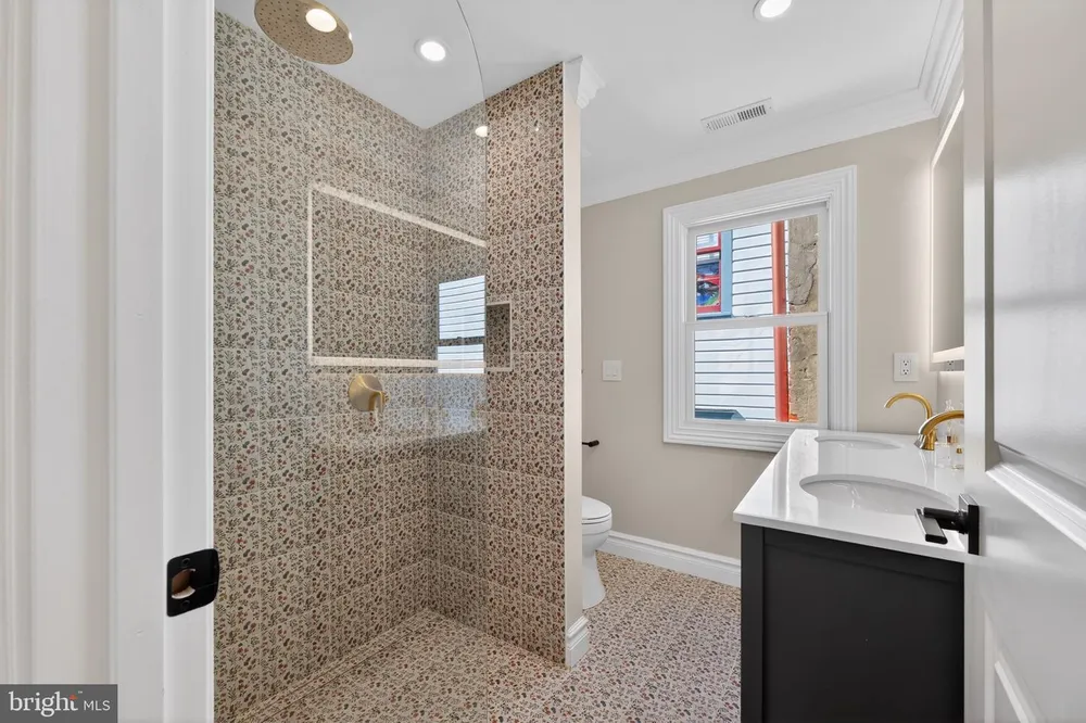 11 1/2 College Ave, Annapolis, MD 21401