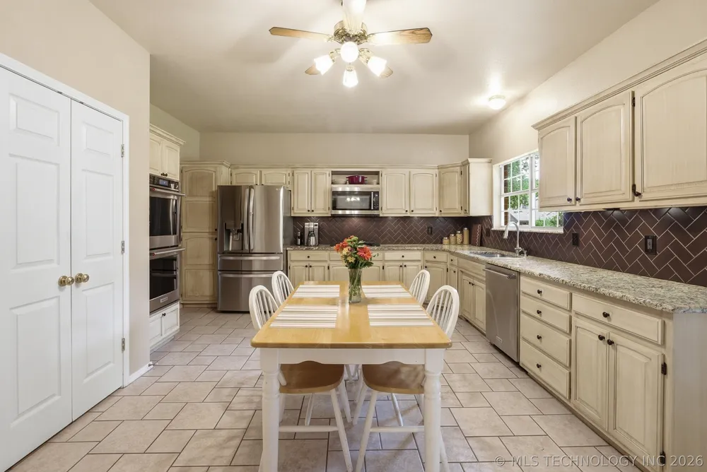 506 S Redwood Pl, Broken Arrow, OK 74012