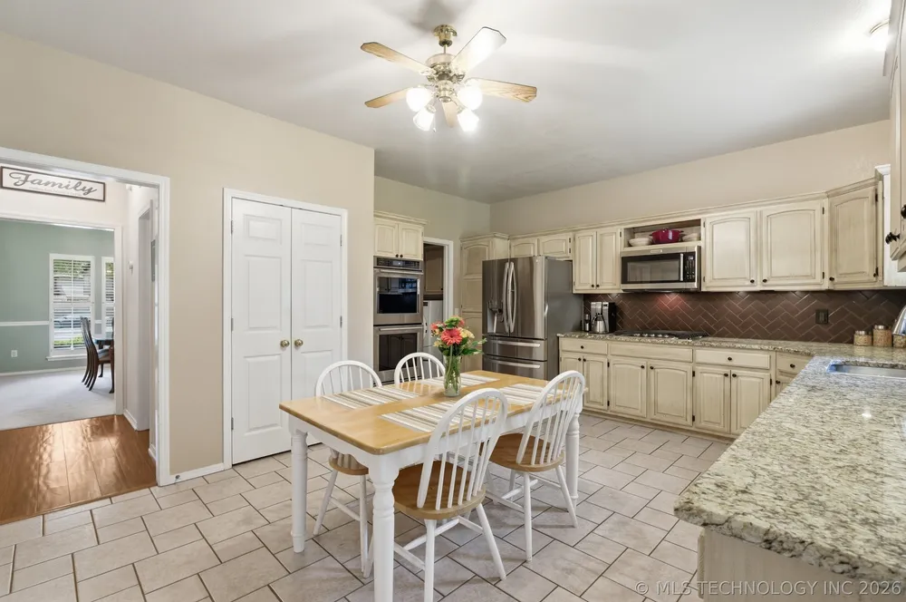 506 S Redwood Pl, Broken Arrow, OK 74012