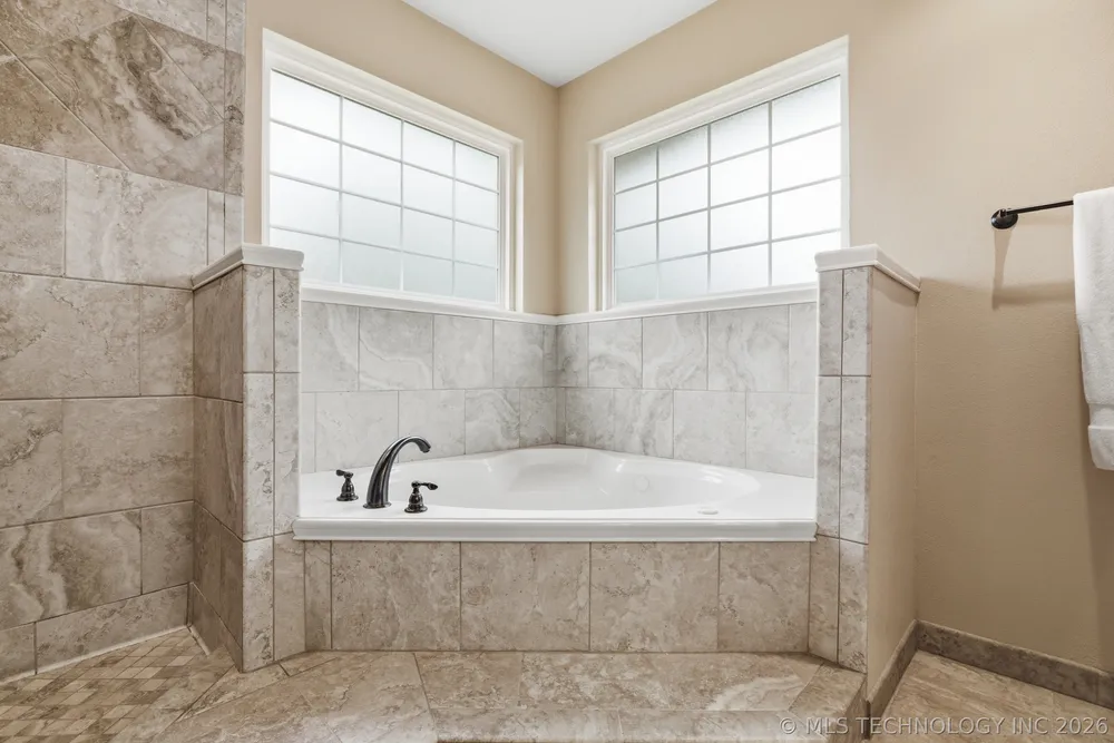 506 S Redwood Pl, Broken Arrow, OK 74012