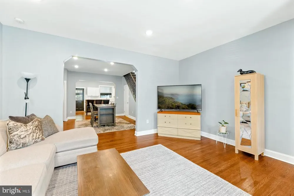 428 Conarroe St, Philadelphia, PA 19128