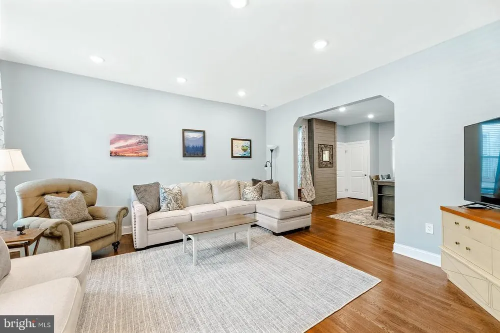 428 Conarroe St, Philadelphia, PA 19128