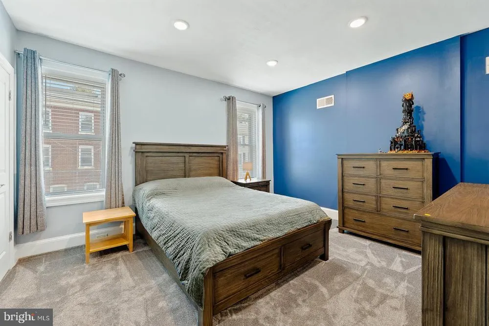 428 Conarroe St, Philadelphia, PA 19128