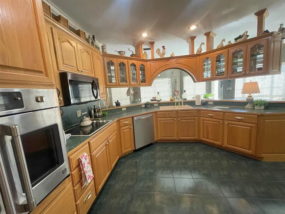 1655 Wooten Rd, Beaumont, TX 77707