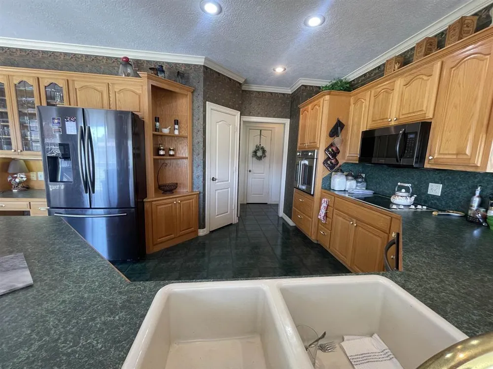 1655 Wooten Rd, Beaumont, TX 77707