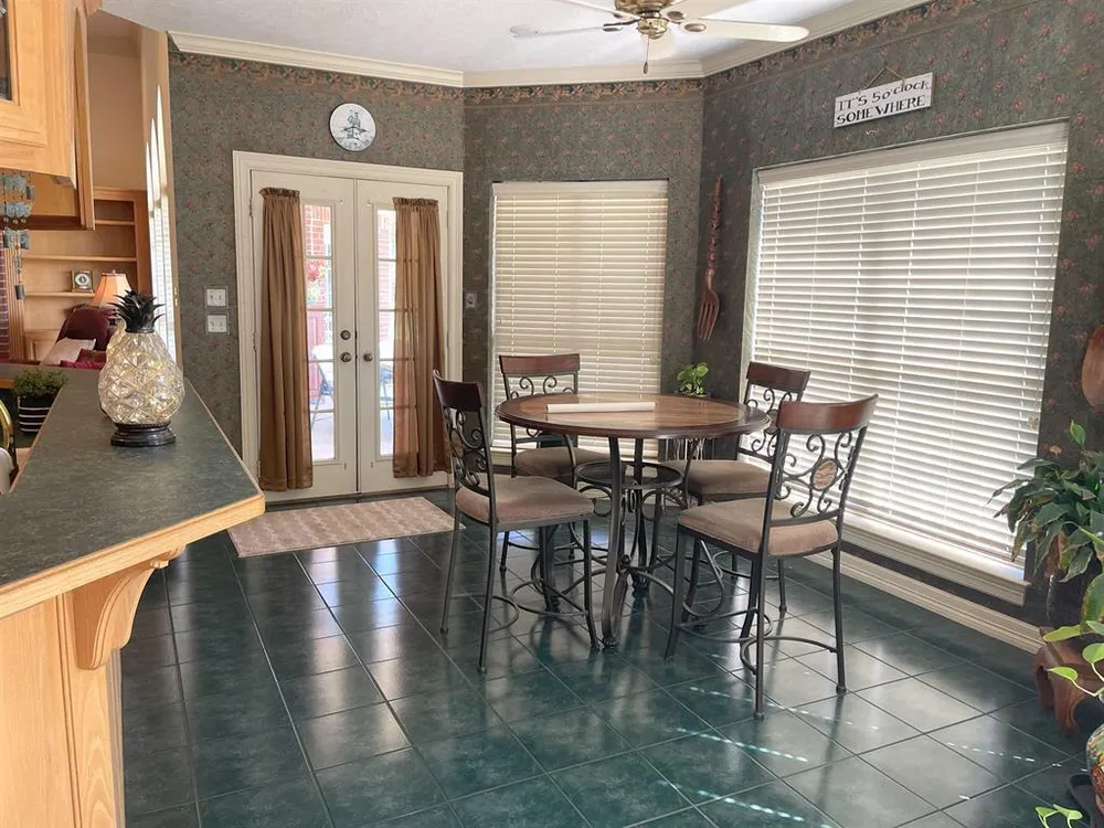 1655 Wooten Rd, Beaumont, TX 77707