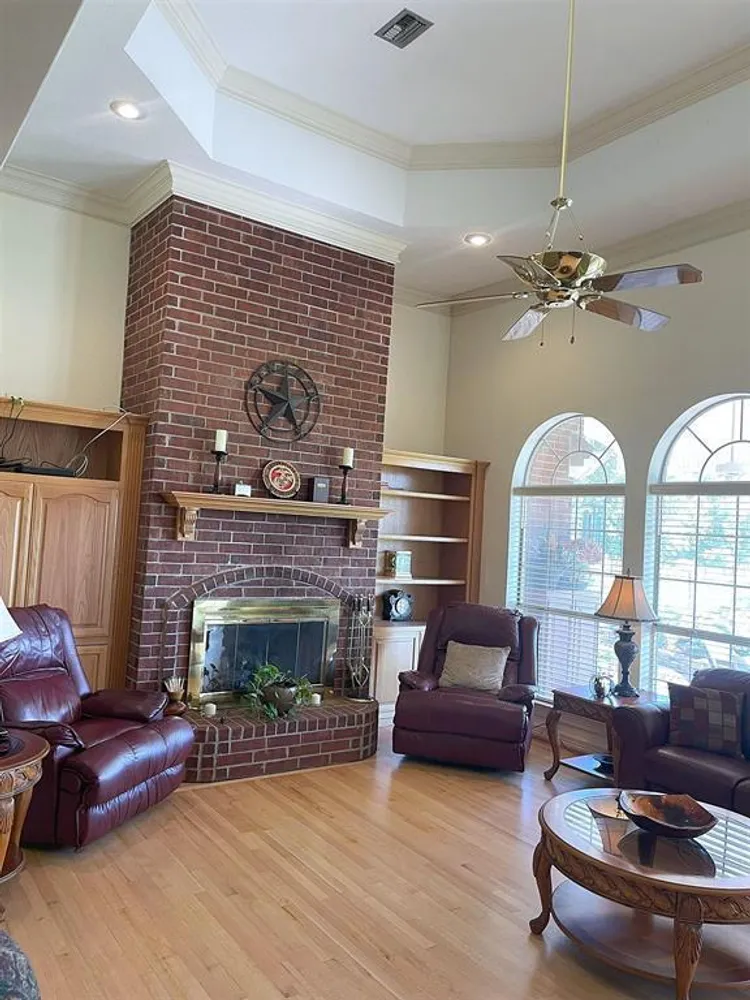 1655 Wooten Rd, Beaumont, TX 77707