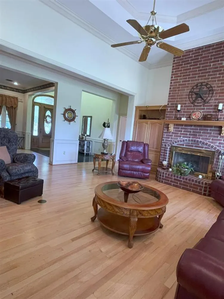 1655 Wooten Rd, Beaumont, TX 77707