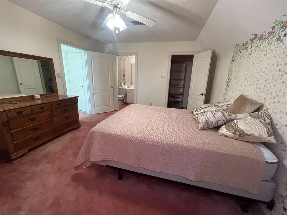 1655 Wooten Rd, Beaumont, TX 77707