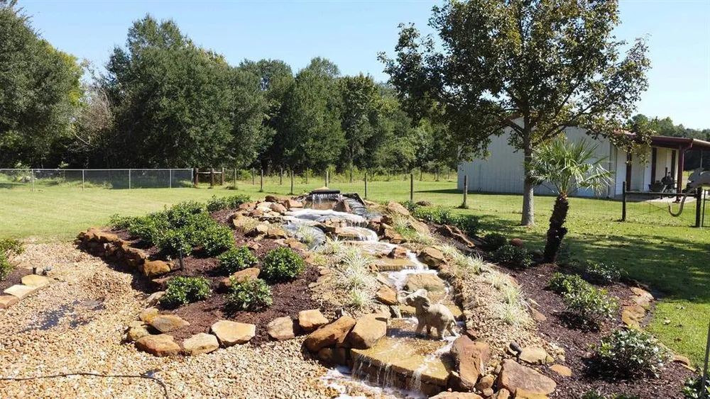 1655 Wooten Rd, Beaumont, TX 77707