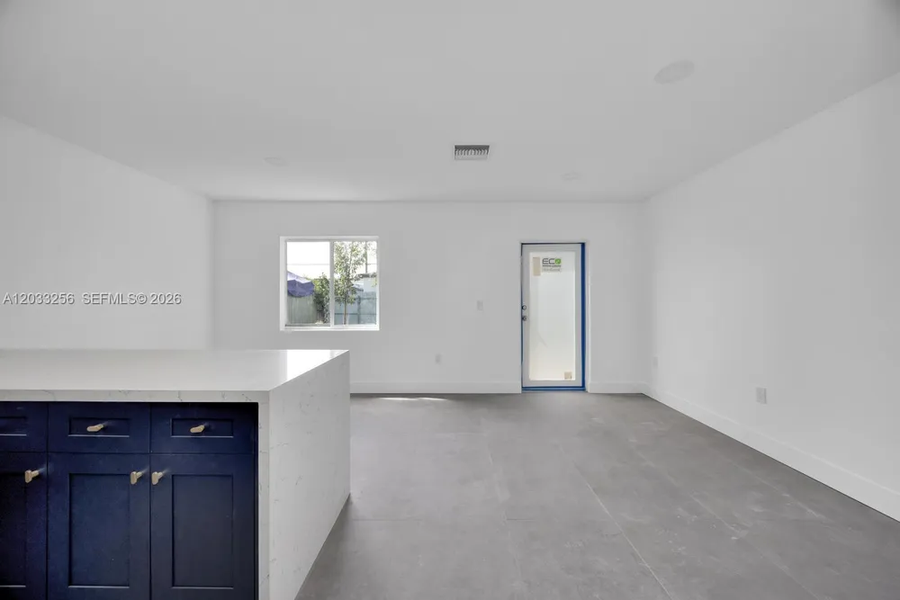 2780 NW 44th St, Miami, FL 33142