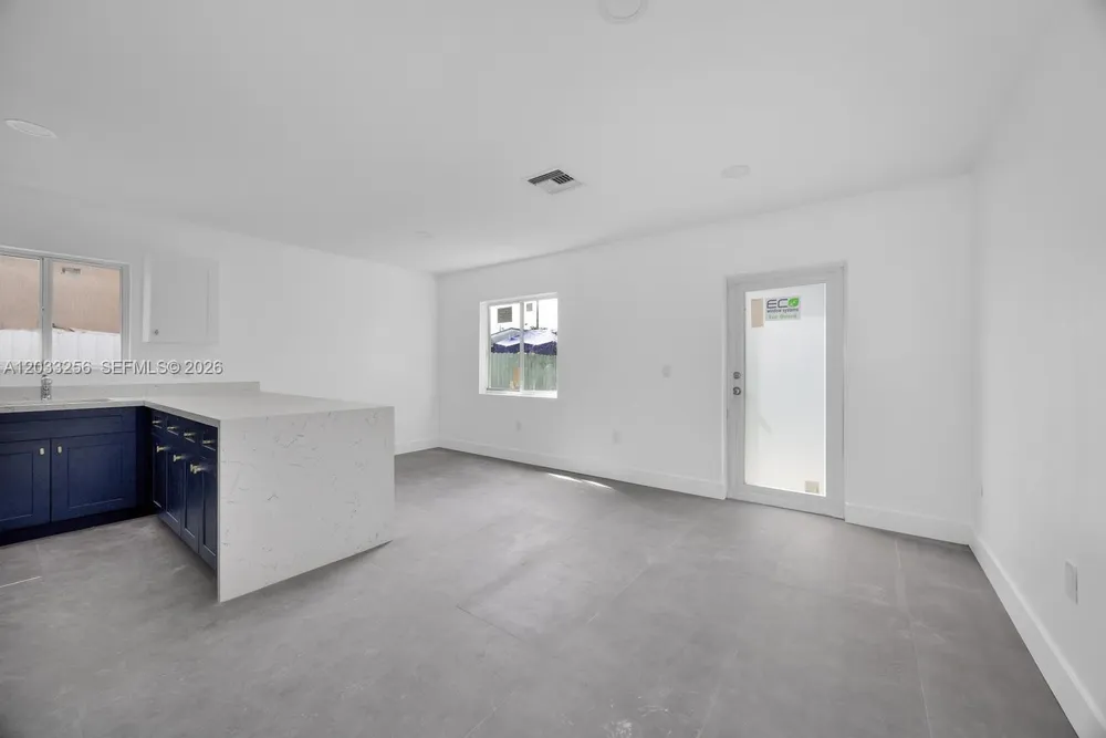 2780 NW 44th St, Miami, FL 33142