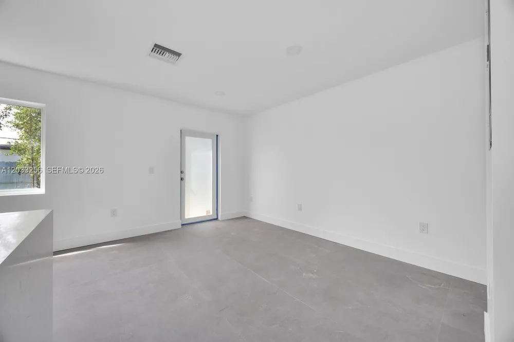 2780 NW 44th St, Miami, FL 33142