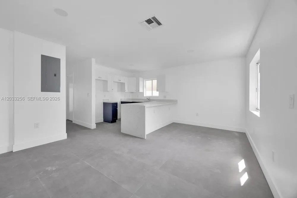 2780 NW 44th St, Miami, FL 33142