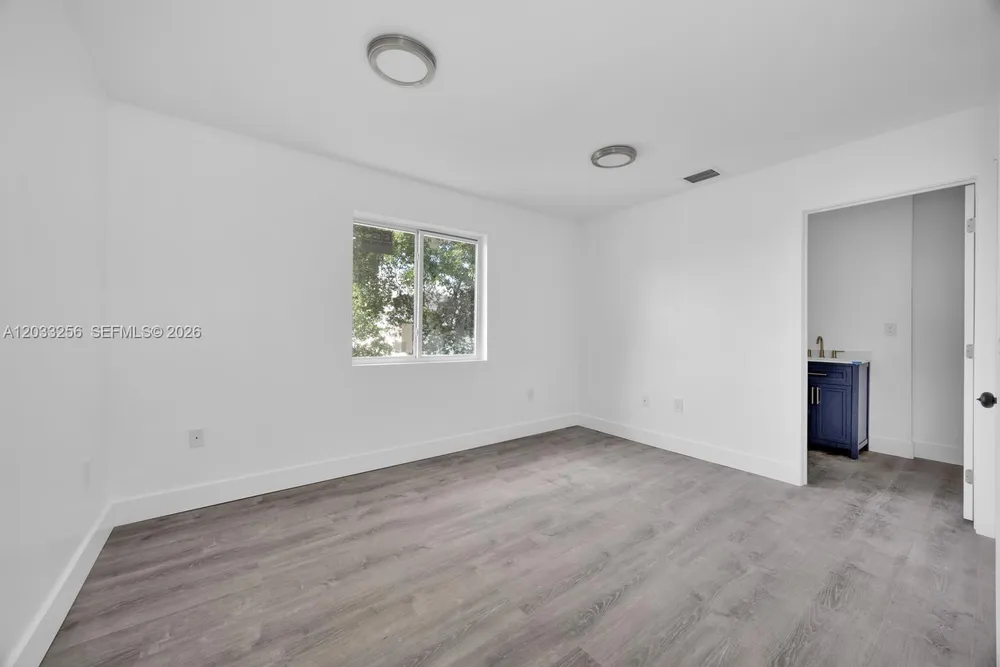 2780 NW 44th St, Miami, FL 33142