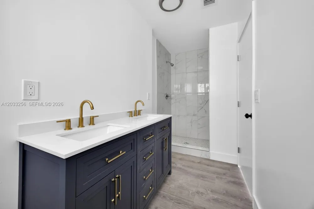 2780 NW 44th St, Miami, FL 33142