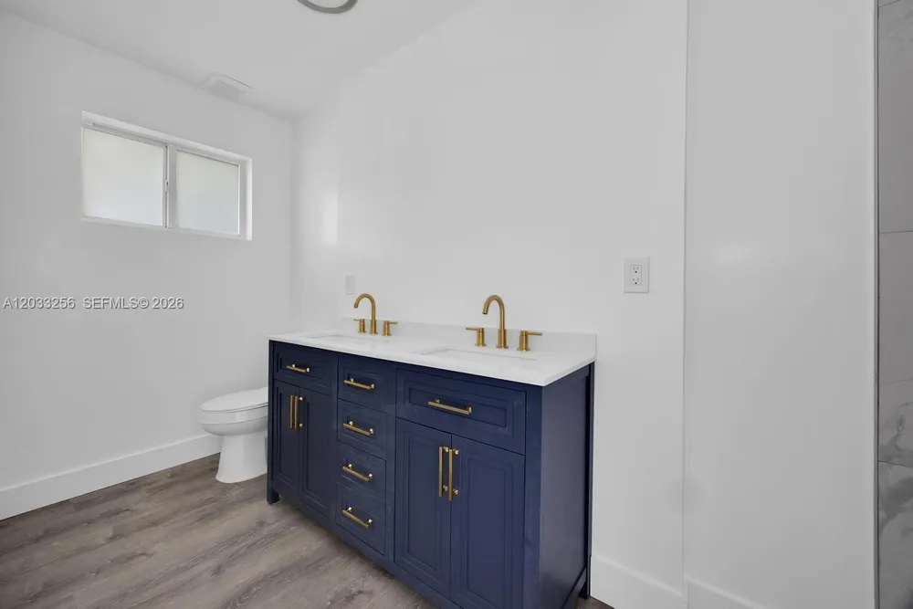 2780 NW 44th St, Miami, FL 33142