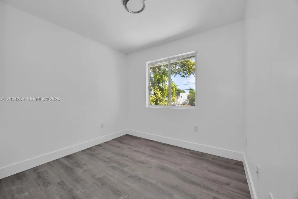 2780 NW 44th St, Miami, FL 33142