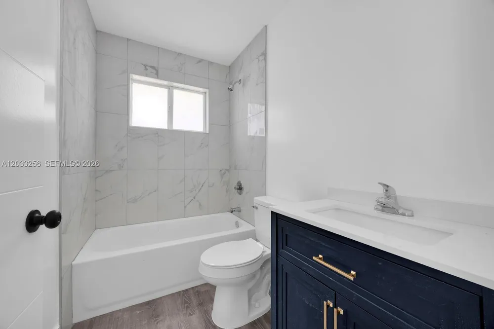 2780 NW 44th St, Miami, FL 33142
