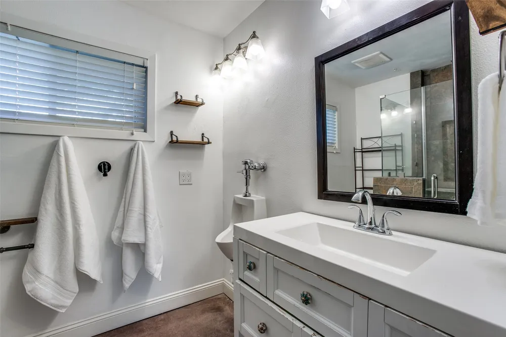 8503 Manhattan Dr, Houston, TX 77096