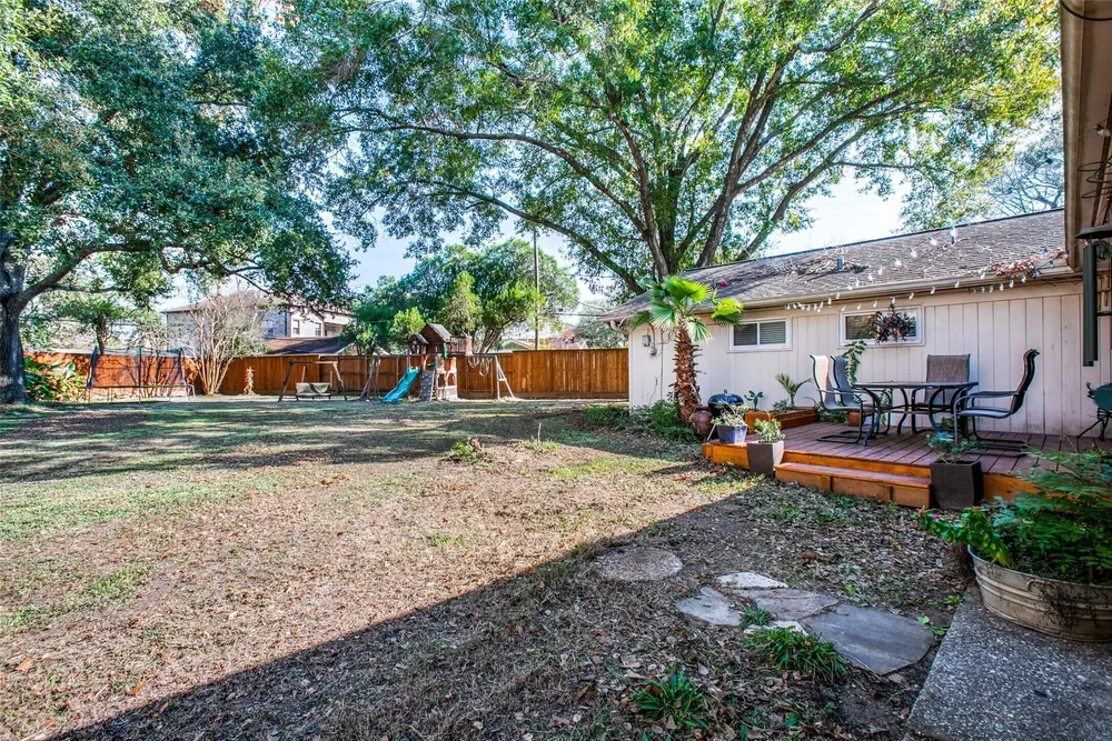 8503 Manhattan Dr, Houston, TX 77096