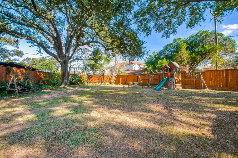 8503 Manhattan Dr, Houston, TX 77096