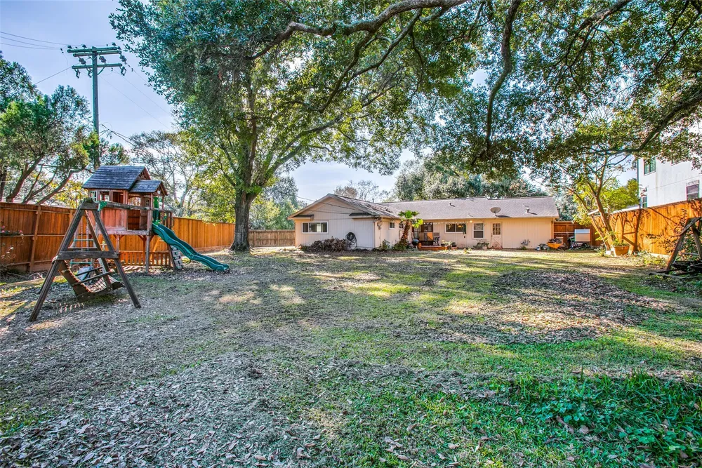 8503 Manhattan Dr, Houston, TX 77096