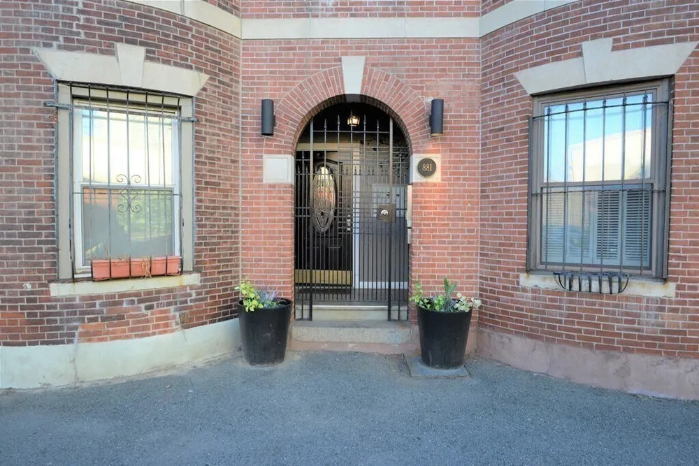 881 Harrison Ave, Boston, MA 02118