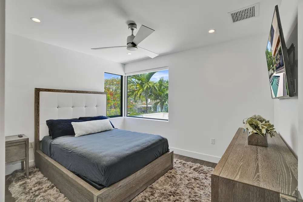 918 SE 8th St, Fort Lauderdale, FL 33316