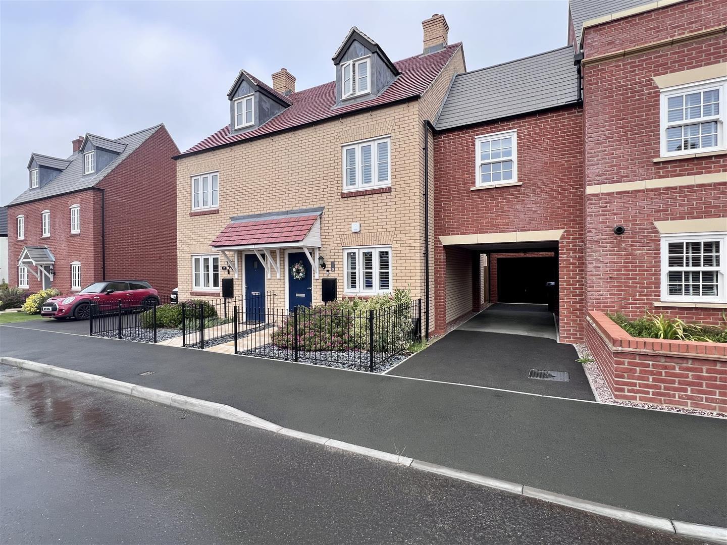 Clay Green, Towcester Image 1