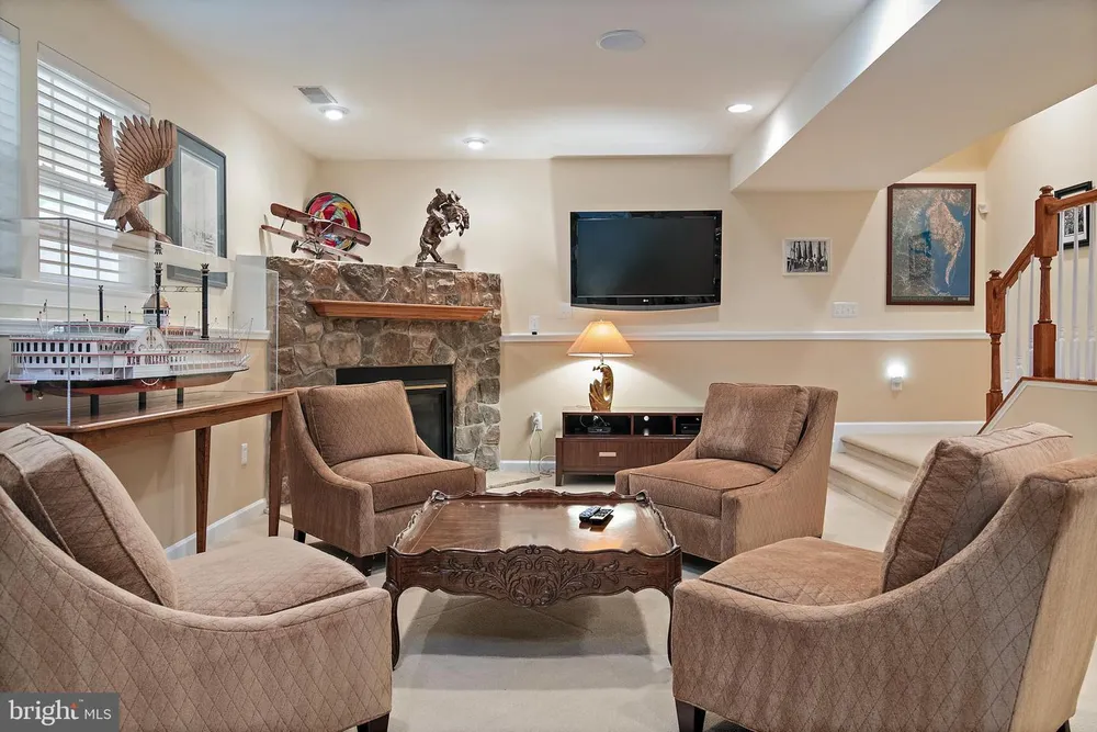 216 Bowen Ct, Annapolis, MD 21401