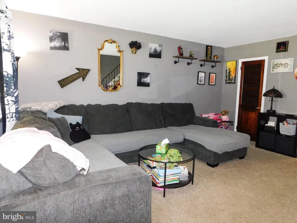 409 Seville St, Philadelphia, PA 19128
