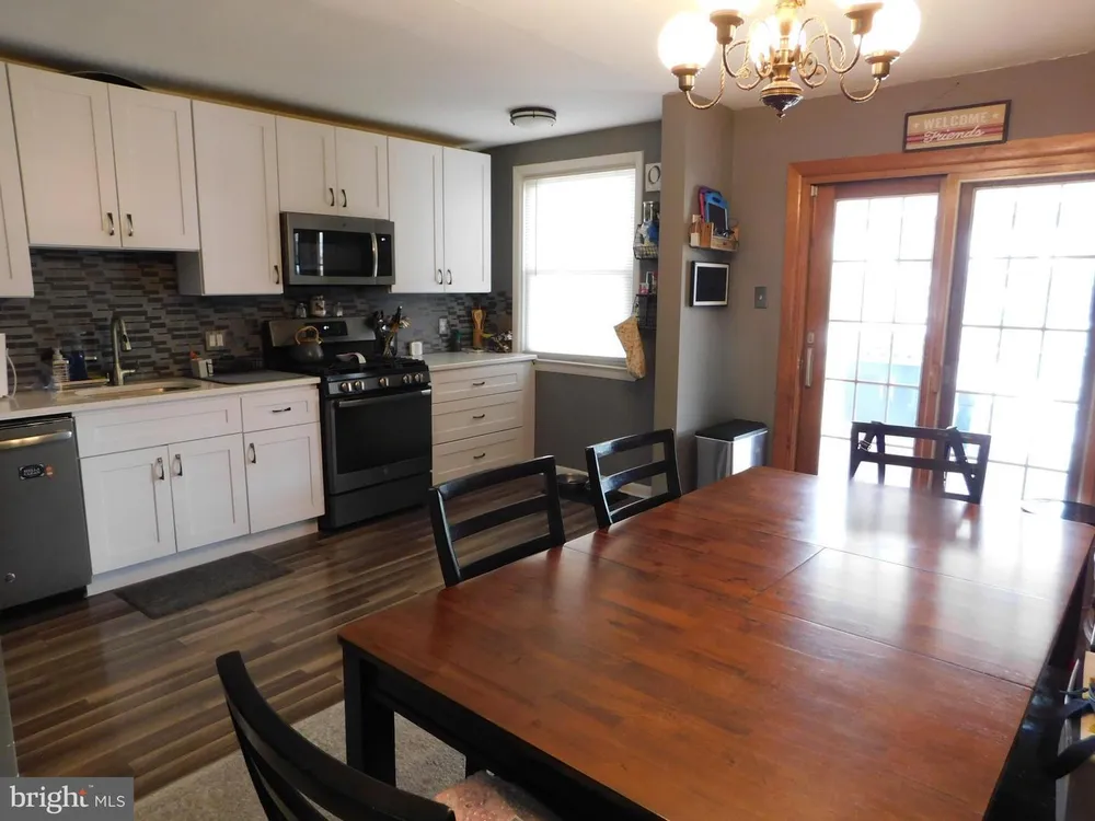 409 Seville St, Philadelphia, PA 19128