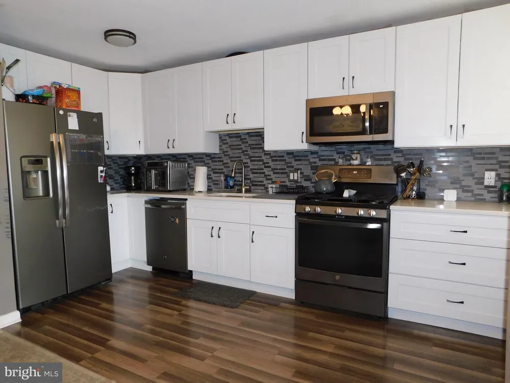 409 Seville St, Philadelphia, PA 19128