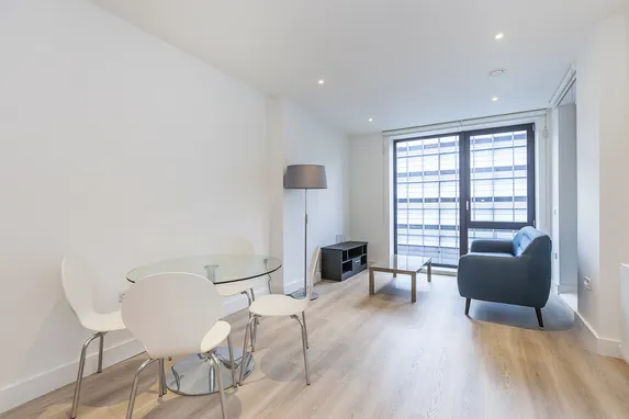 Valencia Close, London, E14
