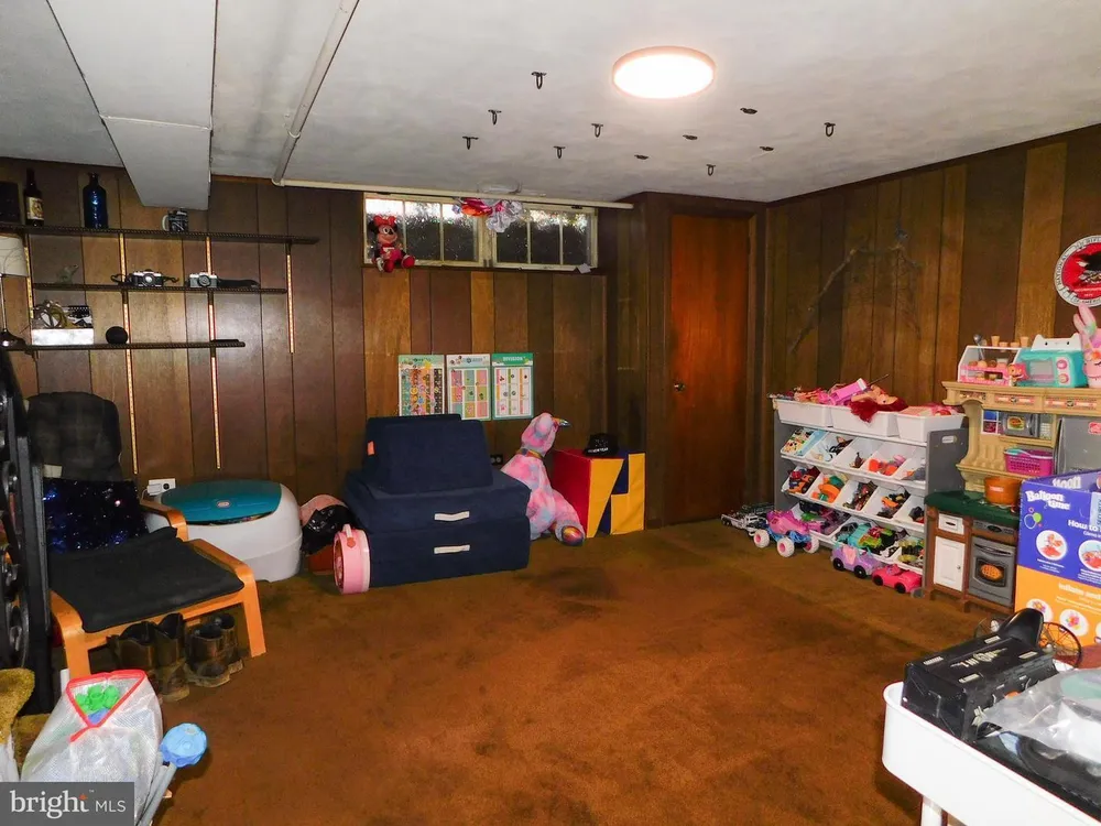 409 Seville St, Philadelphia, PA 19128