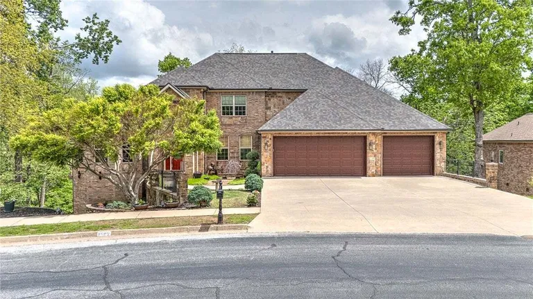1502 NE BLUFF SPRING AVE, Bentonville, AR 72712