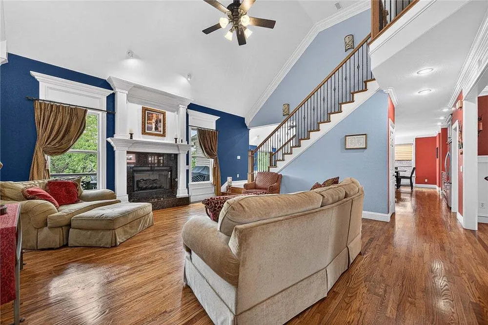 1502 NE BLUFF SPRING AVE, Bentonville, AR 72712