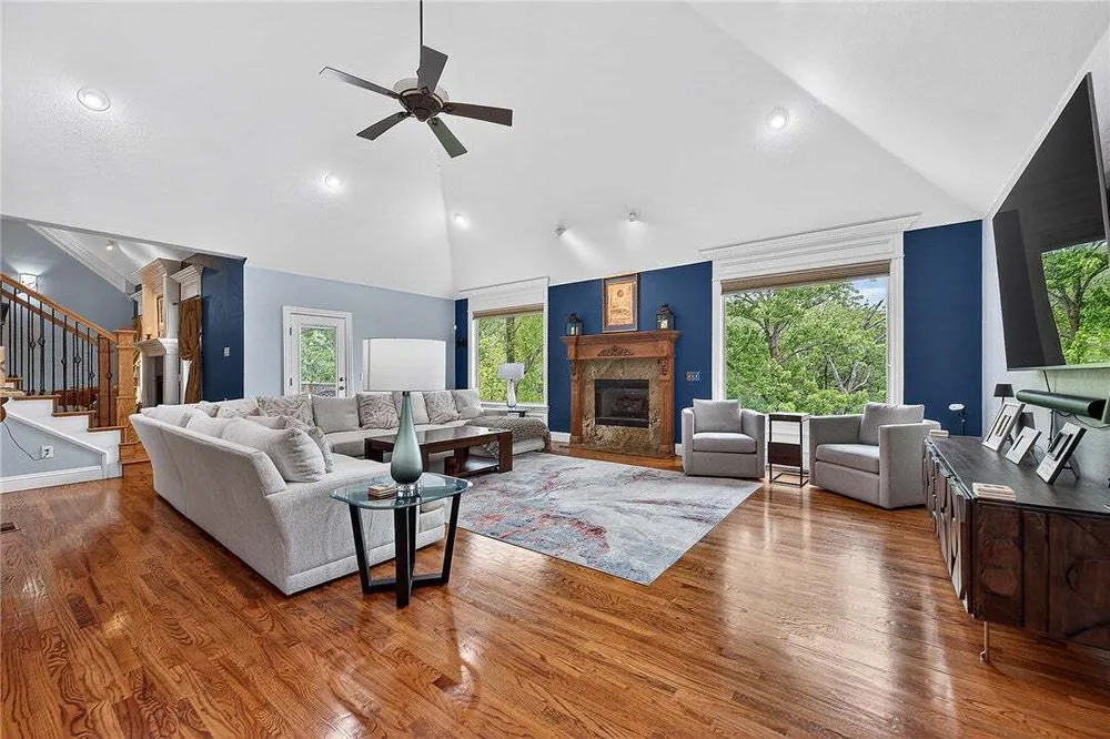 1502 NE BLUFF SPRING AVE, Bentonville, AR 72712