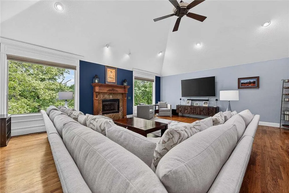 1502 NE BLUFF SPRING AVE, Bentonville, AR 72712