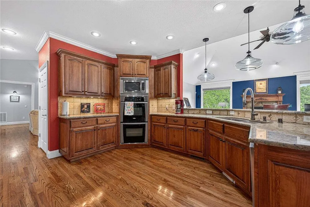 1502 NE BLUFF SPRING AVE, Bentonville, AR 72712