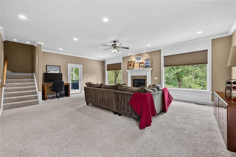 1502 NE BLUFF SPRING AVE, Bentonville, AR 72712