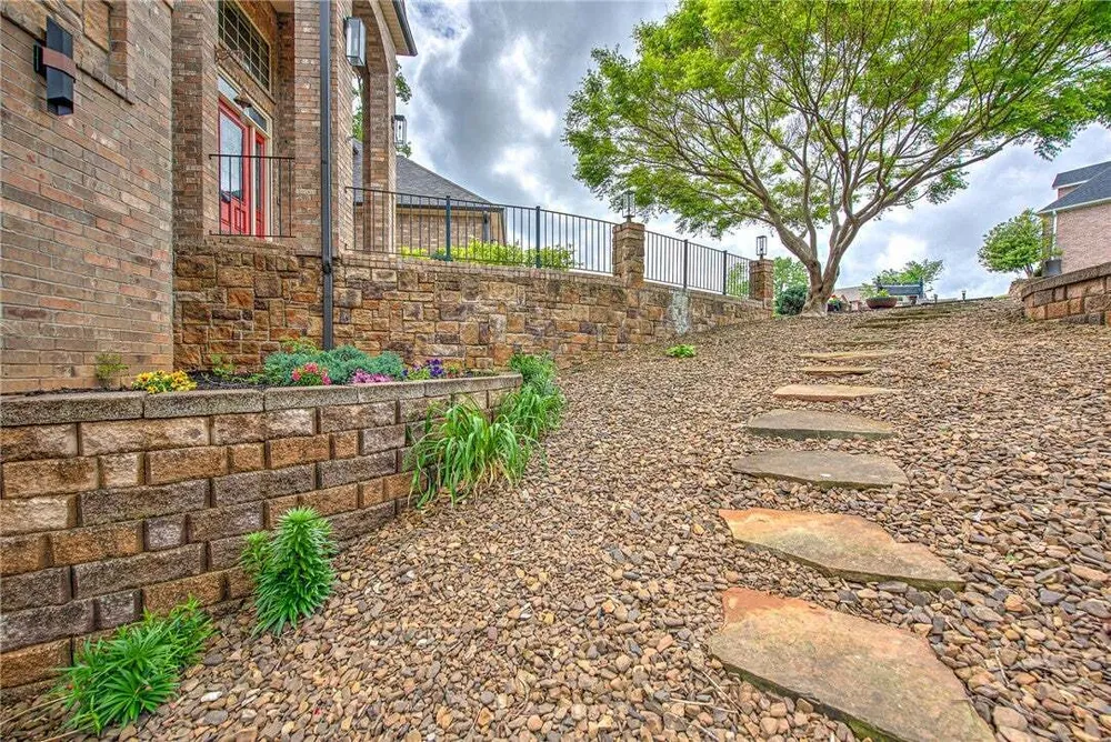 1502 NE BLUFF SPRING AVE, Bentonville, AR 72712