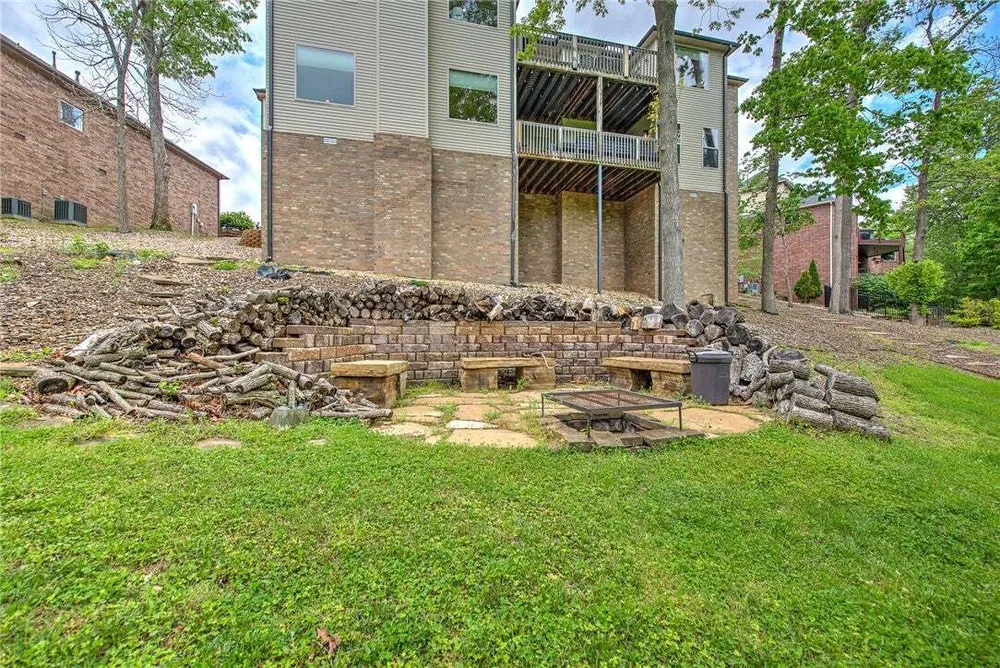 1502 NE BLUFF SPRING AVE, Bentonville, AR 72712