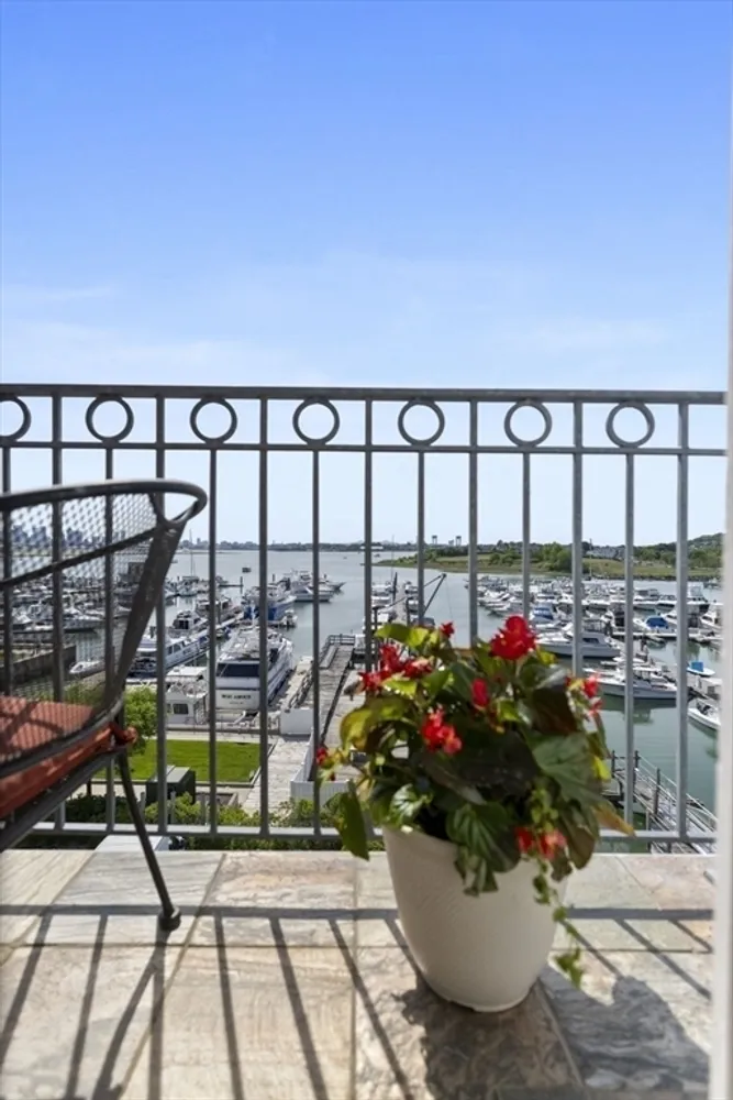550 Pleasant St, Winthrop, MA 02152