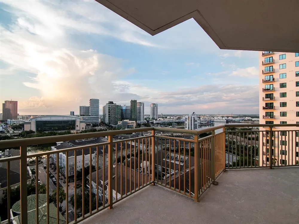 450 Knights Run Ave, Tampa, FL 33602