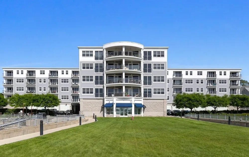 550 Pleasant St, Winthrop, MA 02152