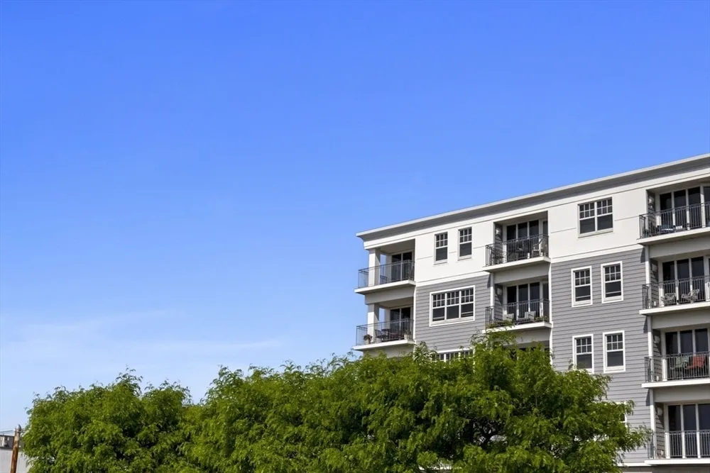 550 Pleasant St, Winthrop, MA 02152